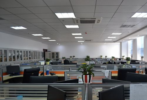中建八局一公司取得干掛石材后背打膠臨時固定簡易工具專利，提高干掛石材的施工速度及施工質量:石材